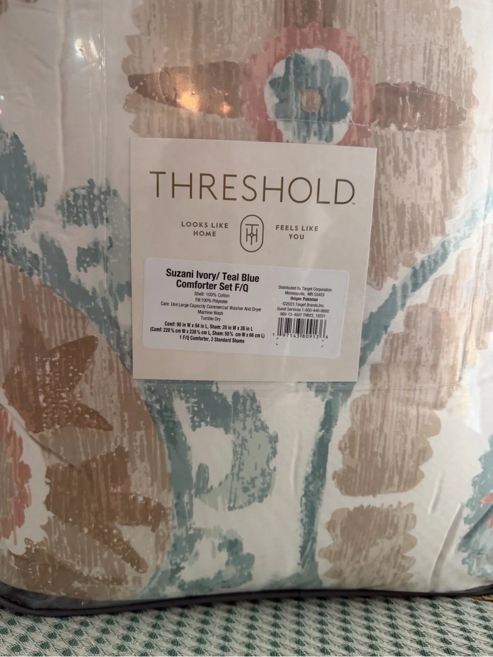 New Threshold Queen Boho Comforter & Sham Set Tufted Medallion Beige, Blue Cream